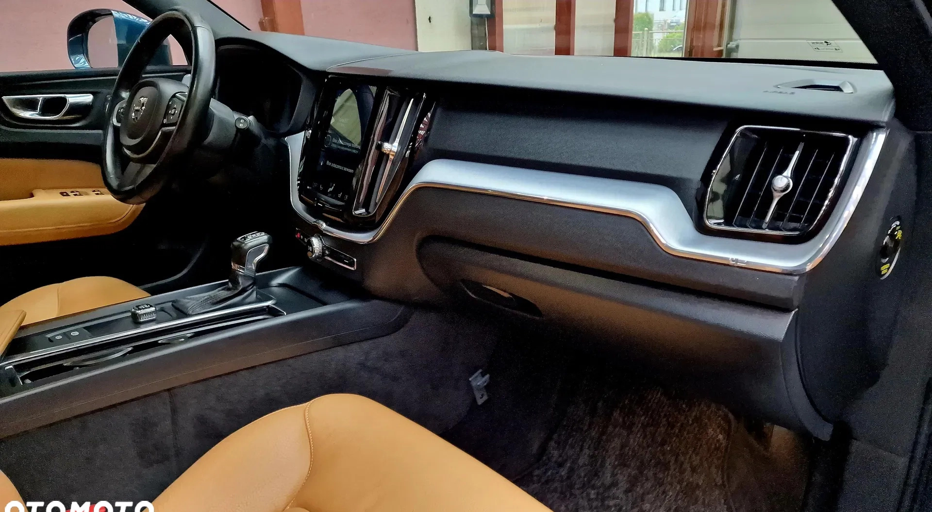 Volvo XC 60 cena 92999 przebieg: 250000, rok produkcji 2018 z Stary Sącz małe 667